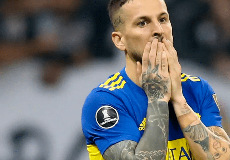 La noche para el olvido de Benedetto en la eliminación de Boca: de un yerro insólito a los dos penales fallados