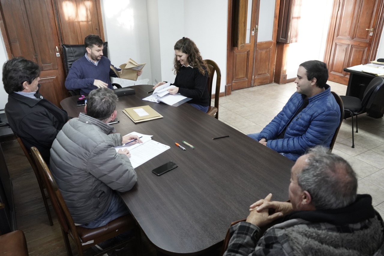 Apertura de sobres de importantes licitaciones: asfalto de barrios Pompeya y Toyota, dársena Av. del Trabajo y ampliación del Centro de Seguridad