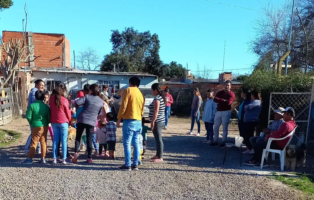 Continúan con el trabajo solidario en los distintos barrios y agradecen a quienes colaboran con sus donaciones.