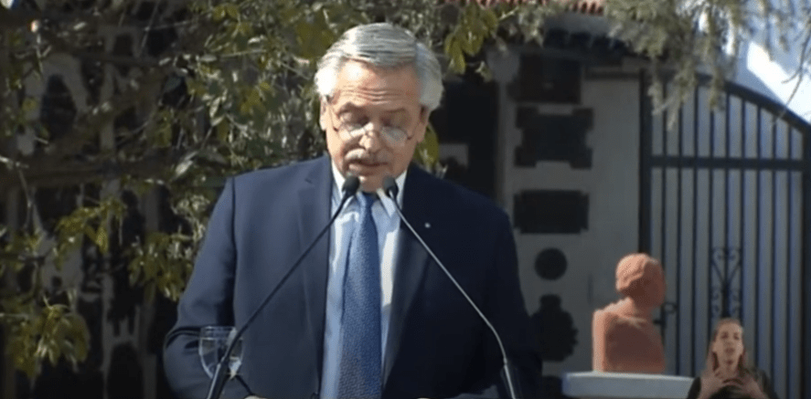 Alberto Fernández: “Bajen las armas, acá hay un pueblo que quiere comer, tener salud, educación y ser feliz”