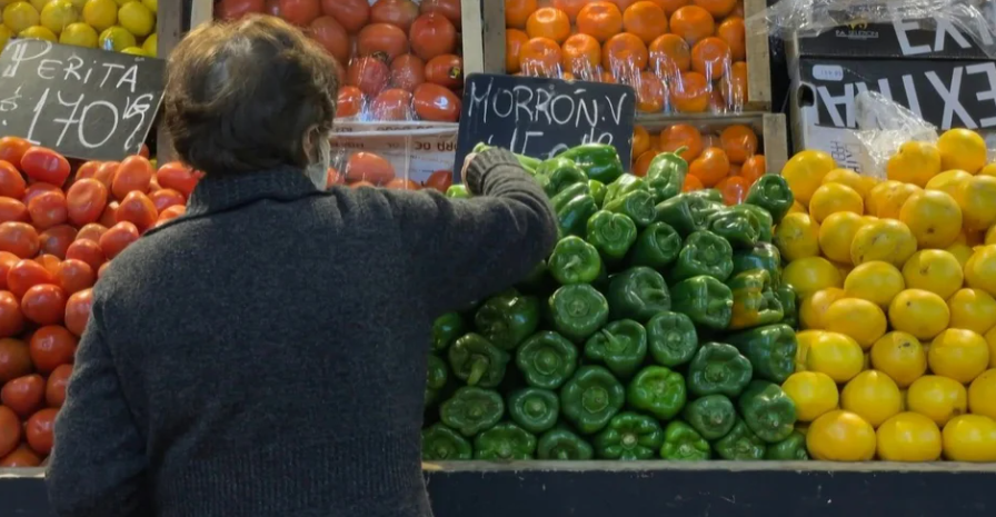La inflación de junio fue de 5,3% y alcanzó un 64% en los últimos 12 meses