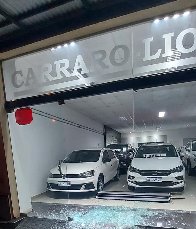 Rompieron el Blindex y Robaron una Moto en «CARRARO-LIOI AUTOMOTORES»