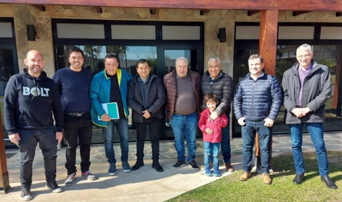 Intendentes de la región se reunieron en San Pedro por los incendios en islas