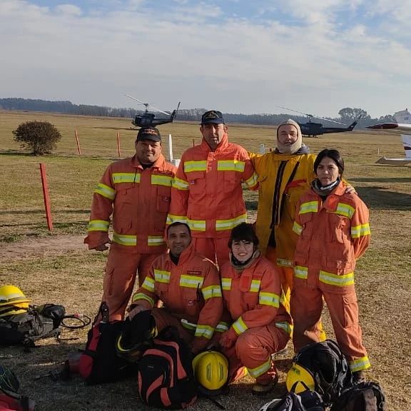 Los Bomberos Voluntarios Baradero colaboraron en los incendios de isla