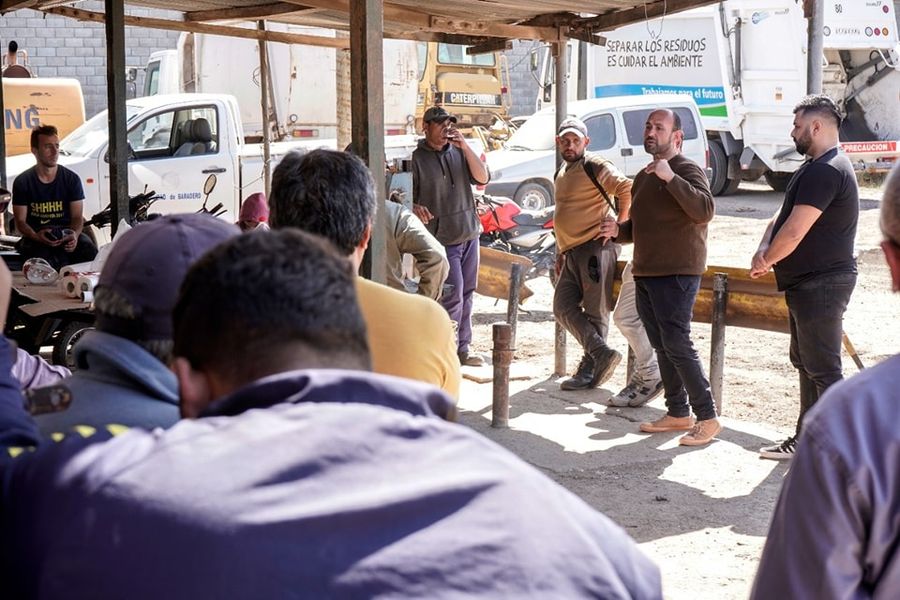 El Intendente Entrego Ropa De Trabajo A Los Empleados Municipales De Diferentes Áreas