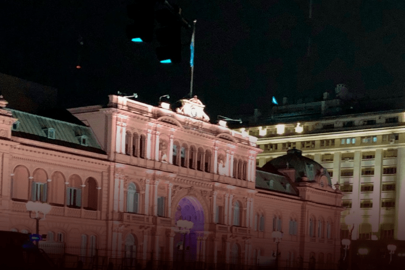 Evacuaron al personal que se encontraba dentro de la Casa Rosada luego de amenazas de bomba que llegaron vía telefónica desde diferentes ciudades del país.