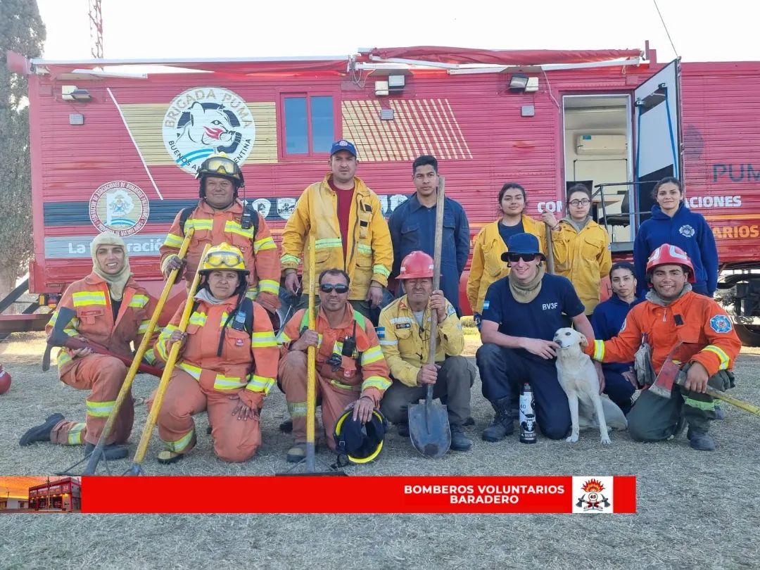 Los Bomberos Voluntarios Baradero estuvieron prestando servicio en la zona de isla junto a los brigadistas