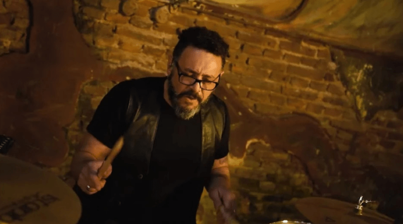 Bin Valencia, el exbaterista de Almafuerte, murió en pleno concierto