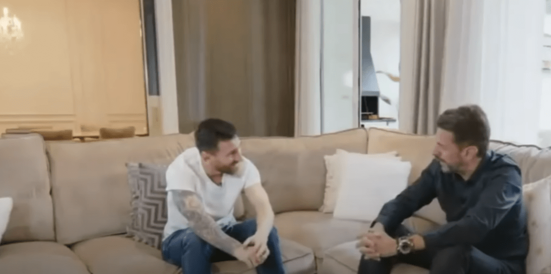 El periodista Pablo Giralt se emocionó mientras entrevistaba a Messi y la reacción de Leo fue viral