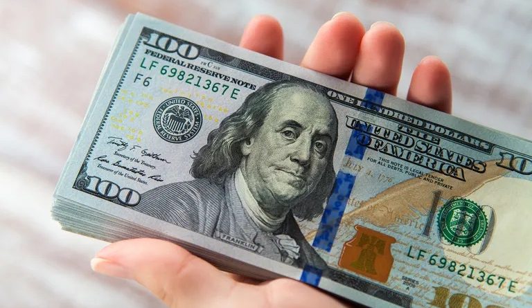 Estafa: creía que compraba dólares y le robaron mas de 500 mil pesos
