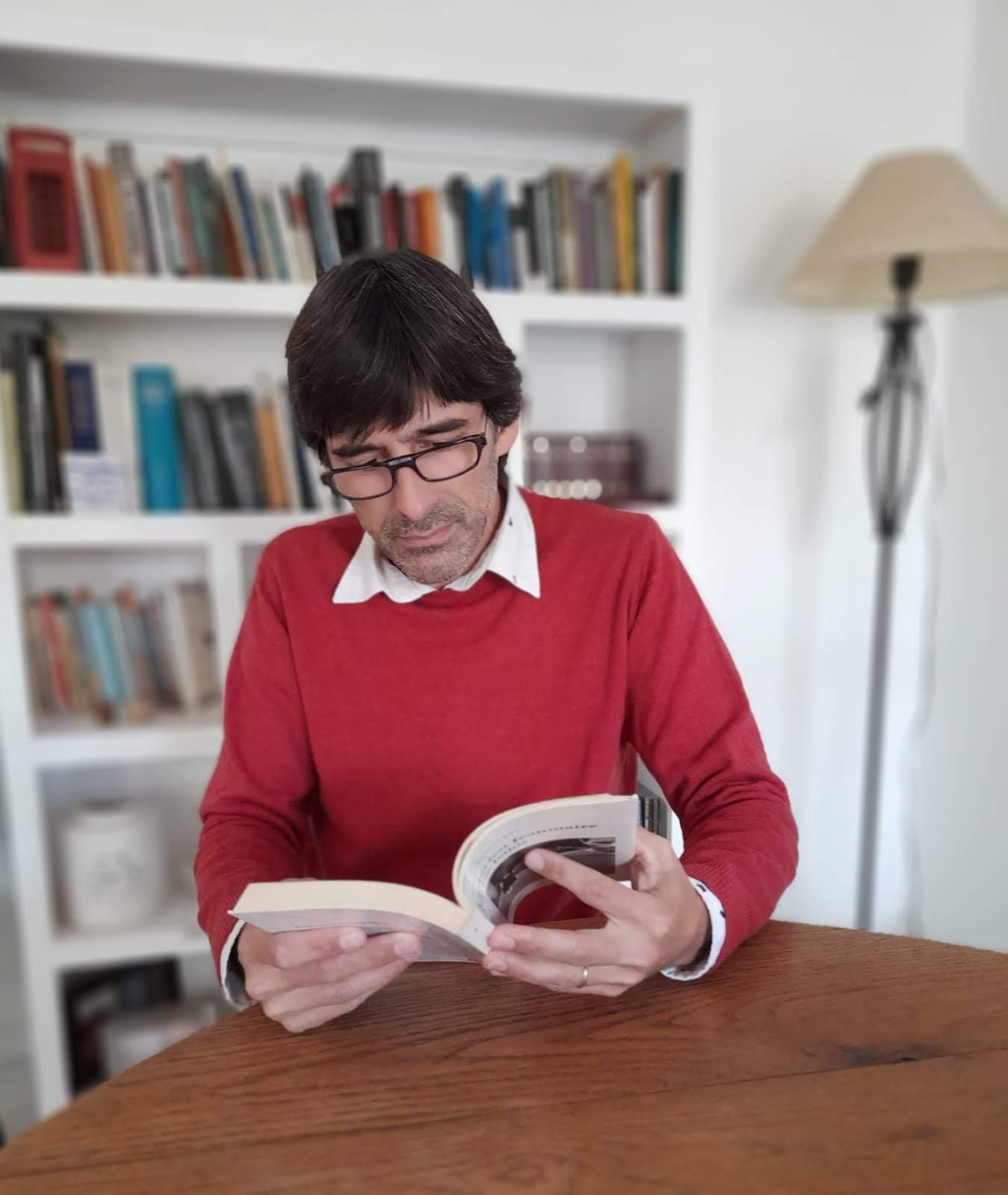Juan Bautista Silva Presento Su 4to Libro Titulado: «DIMELO AL OIDO».