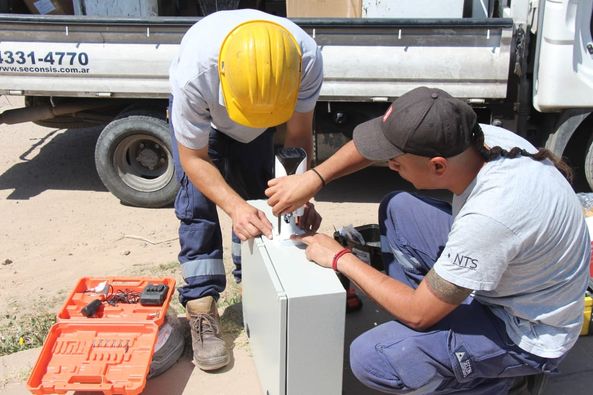 Comenzamos la instalación de las primeras cámaras que corresponden a la inversión del nuevo Centro de Seguridad Ciudadana que funcionará en Plaza Colón