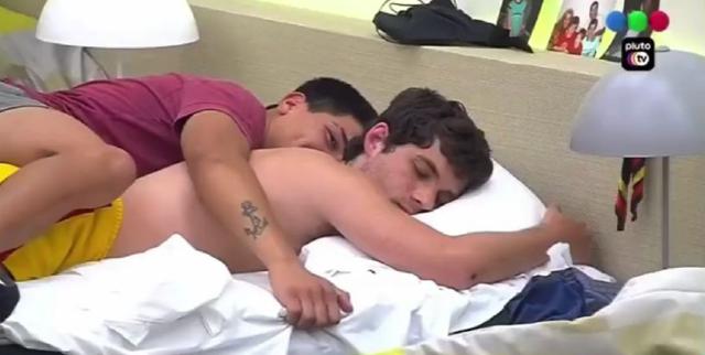 GH 2022: Thiago tocó a Agustín mientras dormía y se desató la polémica