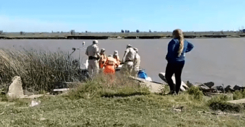 Prefectura busca a un hombre desaparecido en el río Baradero, al darse vuelta el bote en el que trasladaba a cuatro pescadores.