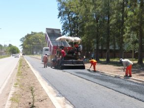 Obras que transforman: comenzó la pavimentación de la segunda mano de calle Roca