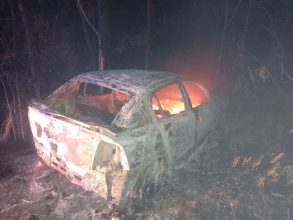 Robaron un auto del club de pesca y lo prendieron fuego en el barrio las campanillas