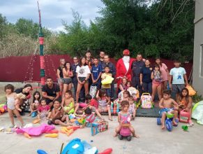 Papá Noel y personal de Bomberos Baradero, visitaron a los peques del Hogar de Niños ?