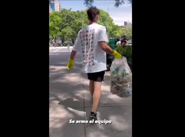 Santi Maratea fue a juntar basura al Obelisco e invitó a sumarse a la iniciativa