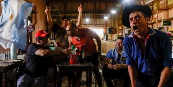 El Mundial gaucho: La aventura de 6 paisanos que vieron el partido en una pulpería que se quedó sin luz en los penales