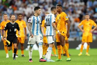 Los dos gestos de líder de Messi y el mensaje al oído al Dibu Martínez en el triunfo de Argentina ante Países Bajos