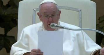 El papa Francisco pidió a los fieles ahorrar en los regalos de Navidad y enviar el dinero a Ucrania