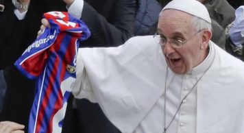 El Papa Francisco cumple 86 años: el día que el Coco Basile lo echó de un vestuario
