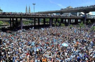 ¿La caravana de la Selección es la movilización más grande de la historia argentina?