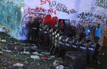 Los incidentes en el Obelisco terminaron con 14 detenidos y 21 policías heridos