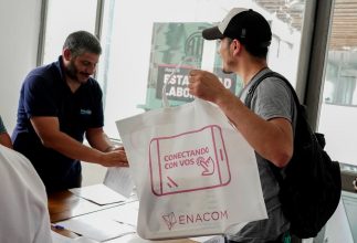 El municipio entregó 201 nuevas tablets a estudiantes del nivel secundario y terciario