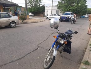 Choque entre auto y moto