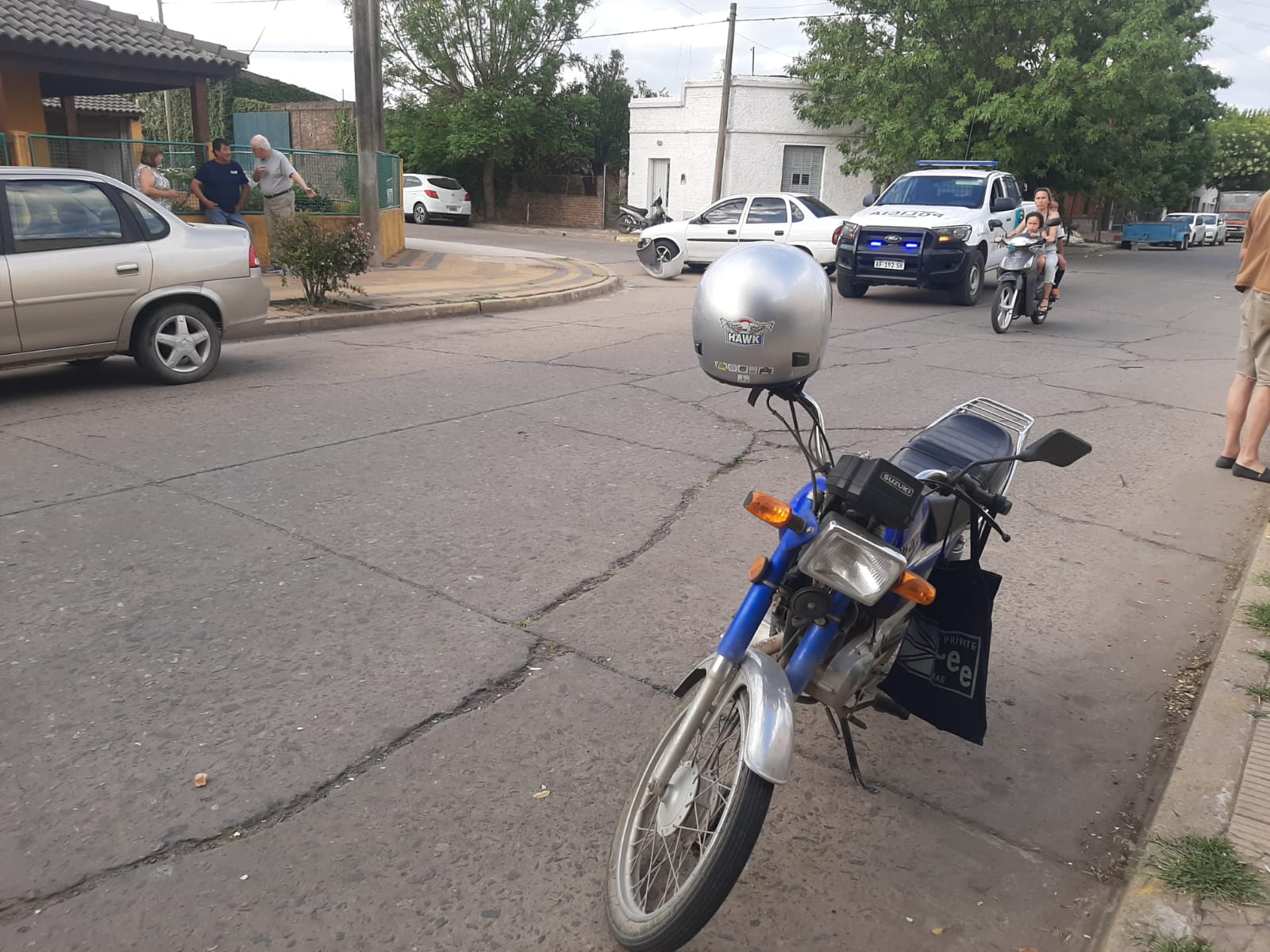 Choque entre auto y moto