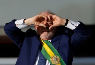 Lula firmó 13 decretos presidenciales pocas horas después de asumir el poder en Brasil