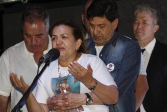 Desgarrador pedido de justicia de los padres de Fernando Báez Sosa ante una multitud: “Sin él la vida se terminó para nosotros”