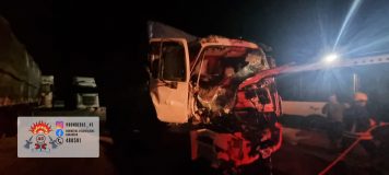 Imágenes del incendio de camión en Ruta Nacional Nº9 km 142, a la altura de estación de servicio Puma.