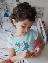 Una vez más  después de dos semanas de mucho dolor para la pequeña Emily, hoy viernes 24 de febrero esperamos el veredicto de una punción de médula…