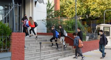 “El populismo es enemigo de la educación”: fuerte rechazo opositor al plan de Kicillof para que los chicos no repitan de año