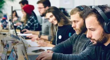 Una multinacional anunció que pagará en dólares hasta el 20% del sueldo de sus empleados en Argentina