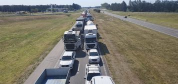 Continúan los inconvenientes para el tránsito en la Ruta 9 por la protesta de transportistas