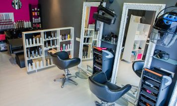 Sustraen mercadería y elementos de trabajo en salón de belleza.