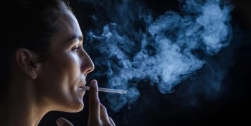 Los factores de riesgo menos pensados que dañan la salud tanto como fumar