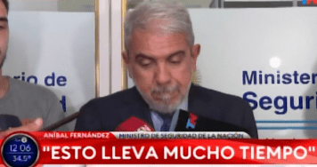 “Los narcos han ganado”, admitió Aníbal Fernández al hablar del ataque a balazos al supermercado de la familia de Antonela Roccuzzo
