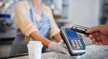AFIP vigilará cuánta plata gastás con tu tarjeta de débito en marzo: a partir de qué monto
