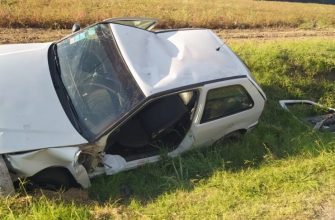 Accidente en Río Tala: volcó un auto en un zanjón y rescataron al conductor