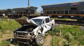 [Video] Una formación de tren colisionó a una camioneta, una mujer sufrió lesiones