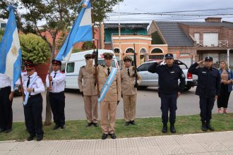 Rendimos homenaje a los veteranos y veteranas, a los caídos y a sus familiares.