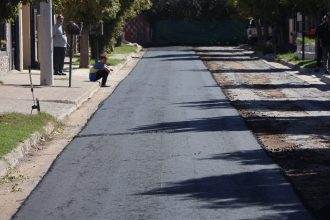 Arrancó la pavimentación en los Barrios «Toyota» y «Pompeya»