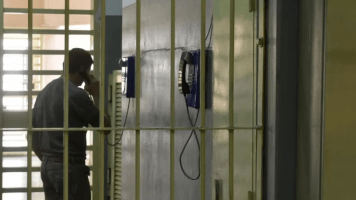 El call center tumbero: sexo, estafas, amenazas y el cuento del tío de moda de los presos