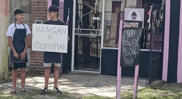 La historia detrás del viral: el cartel del chico que causó una ola de ventas en la pastelería de su mamá