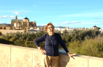“Mi abuela, la viajera”: es cordobesa, tiene 84 años y vendió todo para poder cumplir su sueño de recorrer el mundo