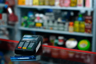 La AFIP vigila las compras con tarjeta de débito: hasta qué montos se podrá gastar sin controles